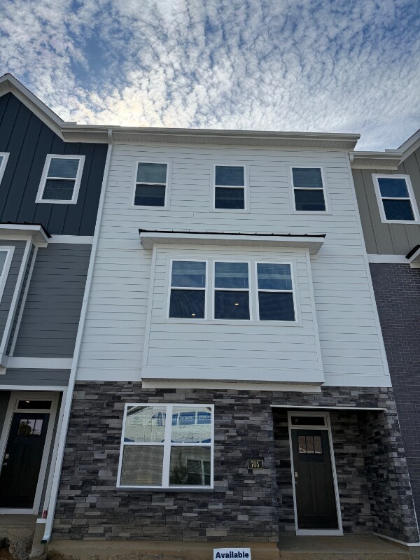 Building Photo - 703 Lucky Clover Wy