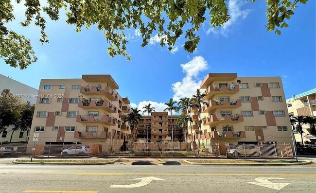 Building Photo - 1630 W 46th St