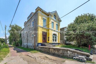 Building Photo - 947 S Brook St