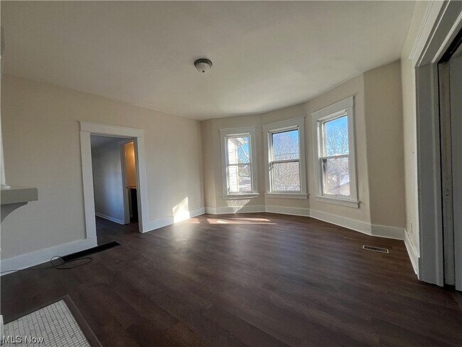 Foto del edificio - 277 E Main St