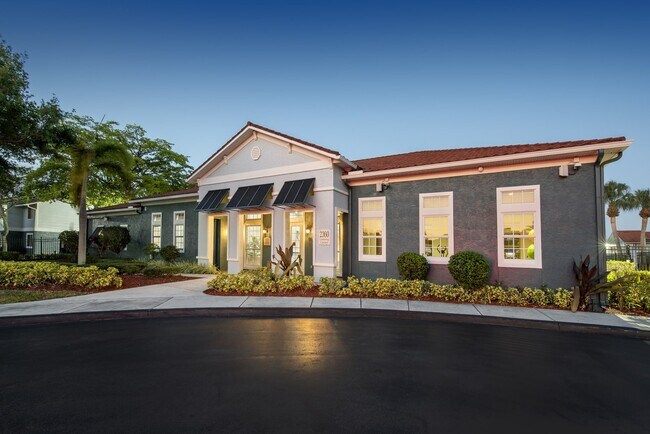 Foto del edificio - Sunny Lake Apartments