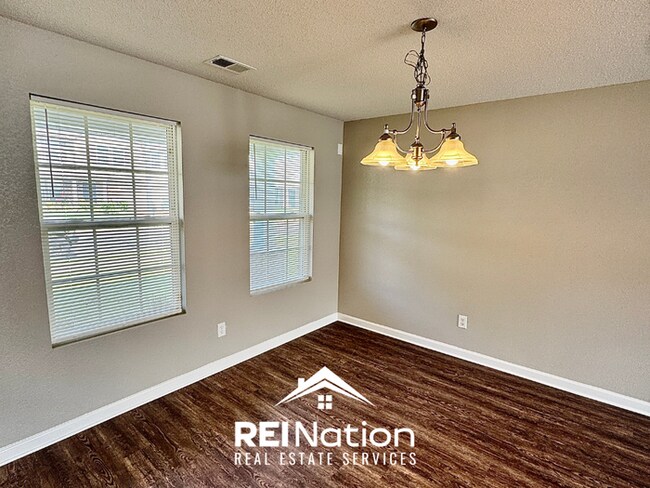 Foto del edificio - 2-Story 3BR/2.5BA Cordova Rental with 2-Car Garage, Brick Fireplace & Bonus Room Area!