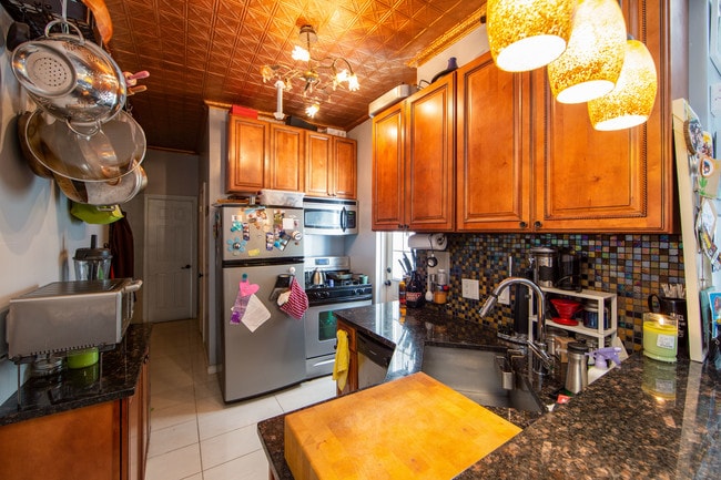 Building Photo - 434 Bleecker St