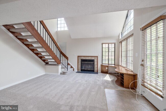 Building Photo - 6018E Curtier Dr