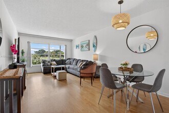 Building Photo - 7807 Golf Cir Dr