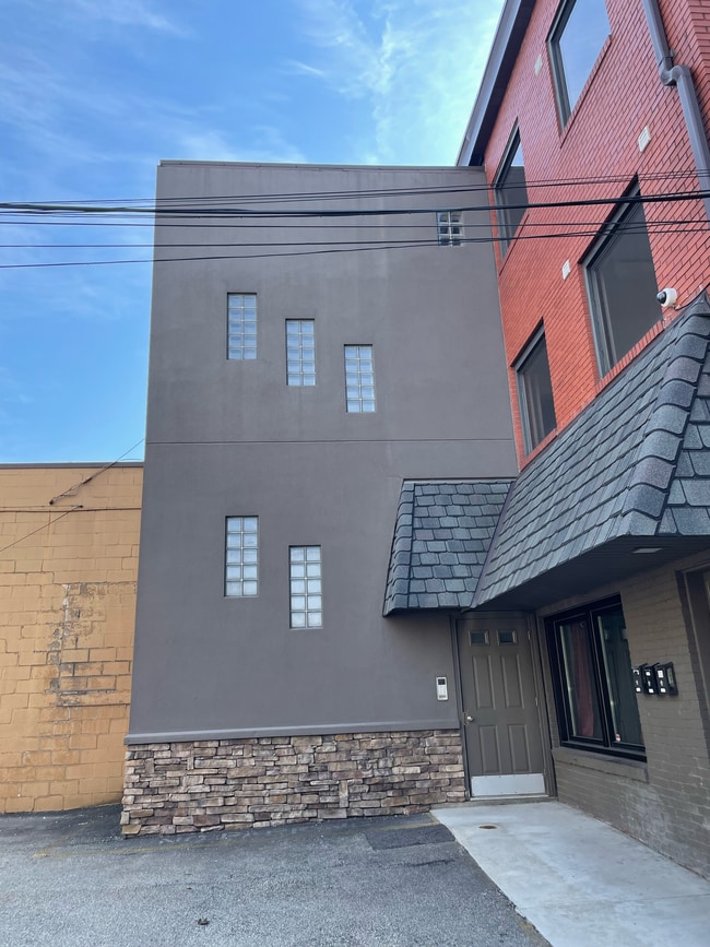 Building Photo - 307 Freeport Rd