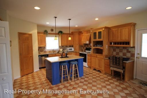 Building Photo - 9317 Edgewater Dr