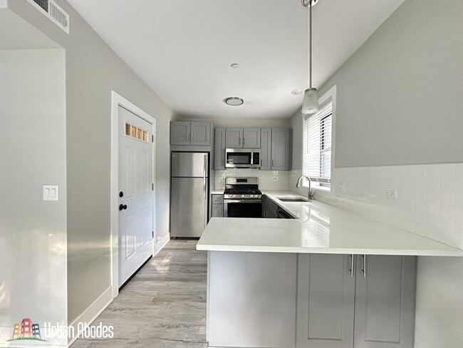 Building Photo - 1137 Oak Ave