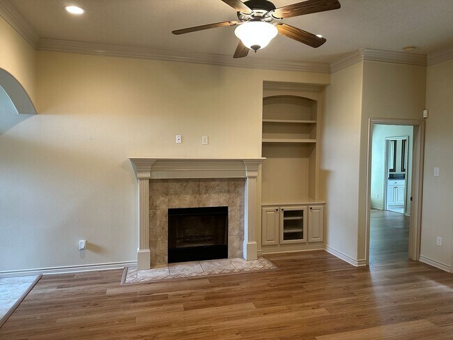 Building Photo - College Station -3 bedroom / 2 bath / 2 ca...
