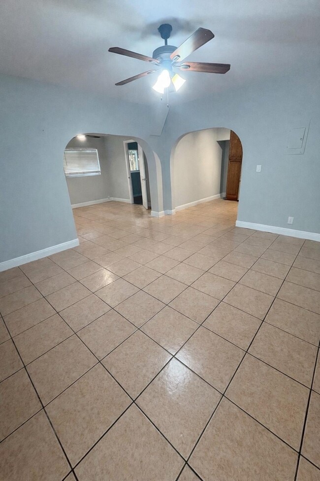 Building Photo - 1340 NW 5th Ave