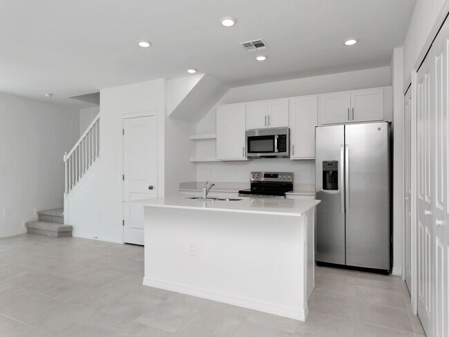 Foto del edificio - Brand-New 3BR/2.5BA Townhouse for Rent in Lakewood Ranch — $2,300/Month, Internet & Lawn Care Inc...