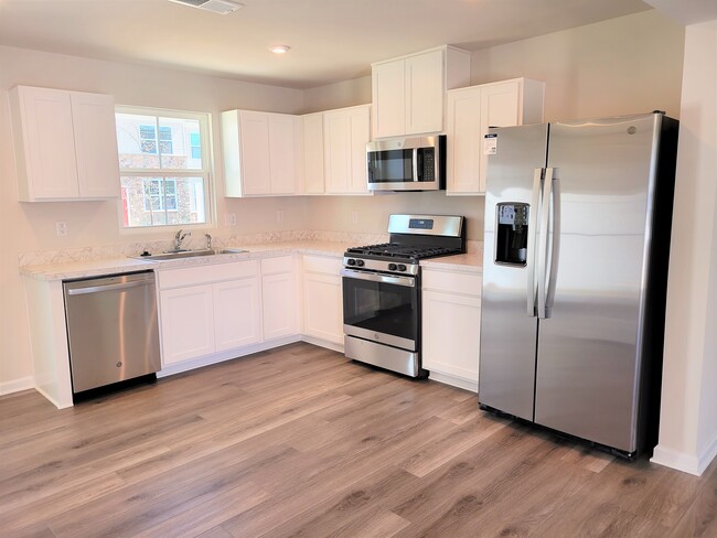 Building Photo - 28 Mulberry ln