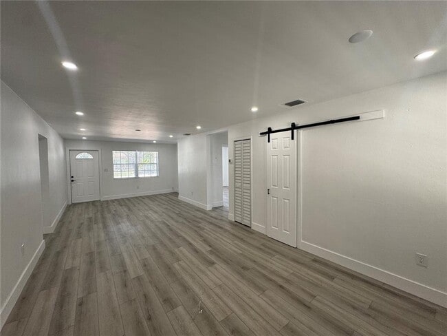 Building Photo - 1657 SW 44th Ave