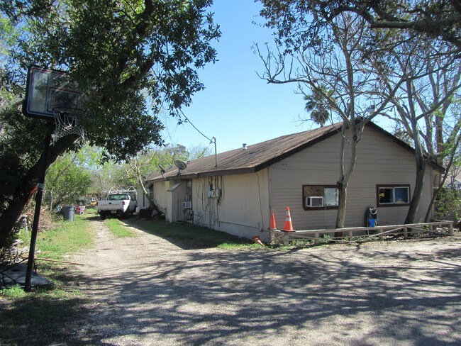 Building Photo - 833 Military Dr