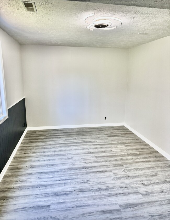 Building Photo - 18303 Sunset Ln
