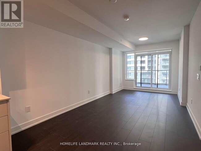 Photo du bâtiment - 8 Cedarland Dr