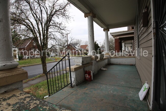 Building Photo - 1835 Osage Ave