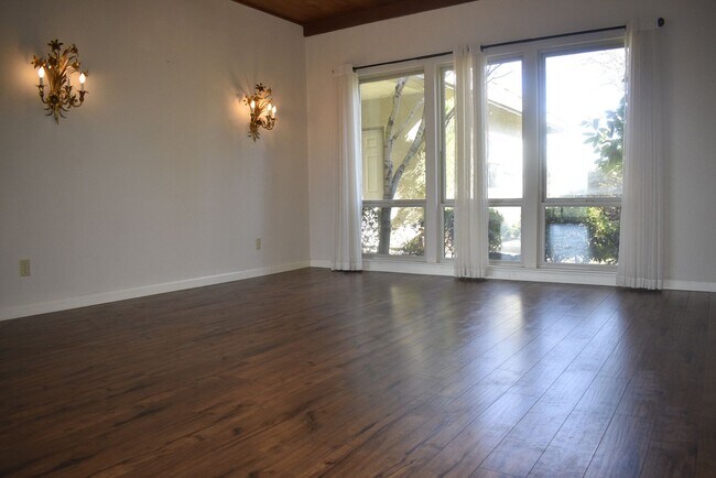 Foto del edificio - 1496 Bolivar Ct