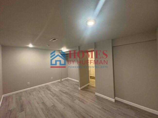 Building Photo - Three Bedroom | Detached Garage