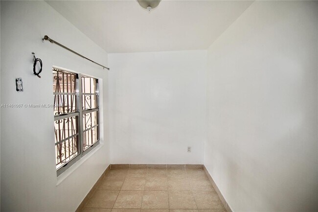 Foto del edificio - 1329 SW 10th St