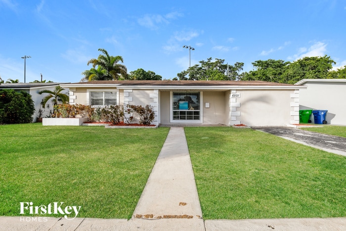 Foto principal - 6501 NW 22nd St