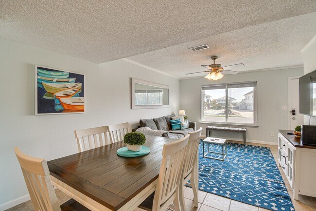 Foto del edificio - FULLY FURNISHED!!! 2 BEDROOM TOWNHOME IN P...