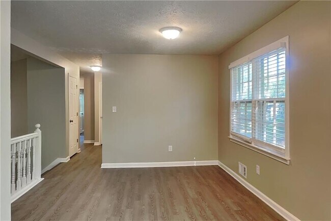 Building Photo - 122 Sherwood Forest Dr