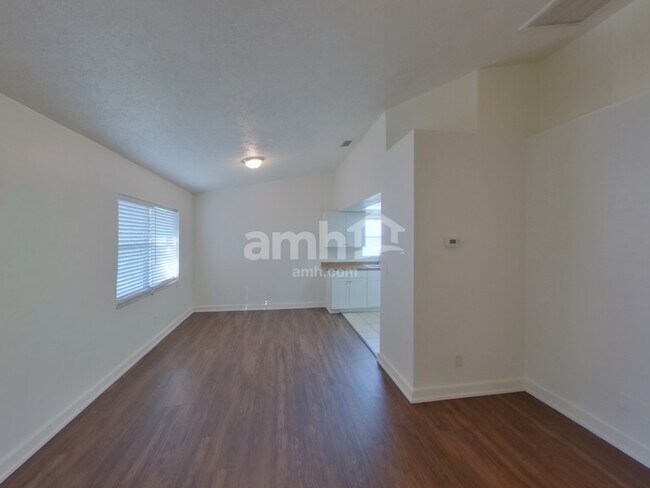 Foto del edificio - 6707 64th Ln E