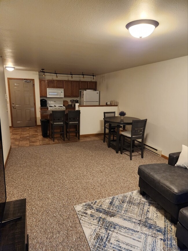 Building Photo - 4960 Service Dr