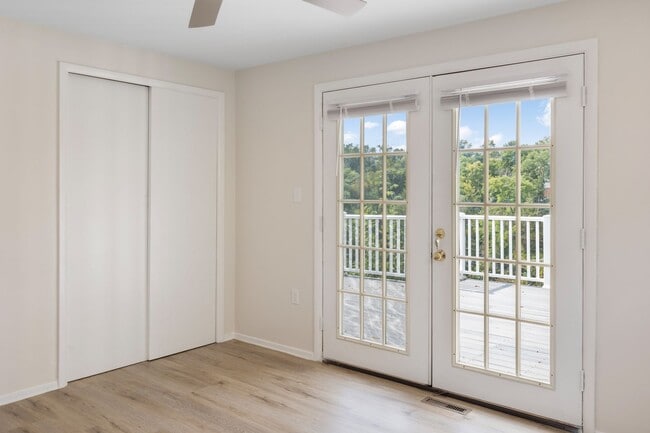 Building Photo - Recently Updated 3 Bedroom House In Mt. Wa...