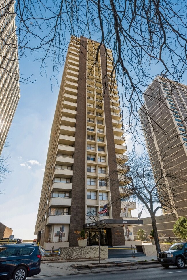 Building Photo - 6157 N Sheridan Rd