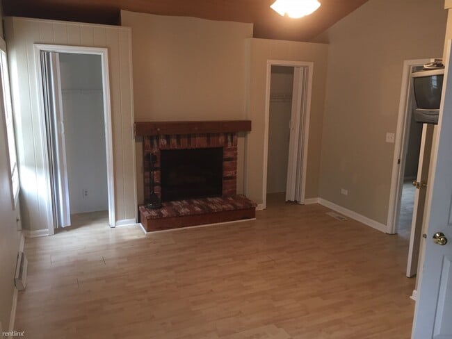 Building Photo - 25780 N Gilmer Rd