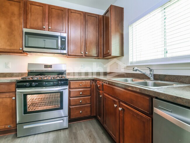 Foto del edificio - 5900 Spring Glen Ln