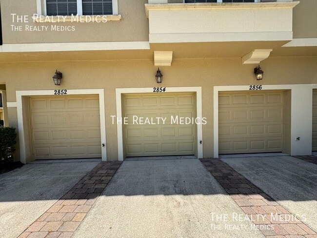 Building Photo - 2854 Oakwater Dr