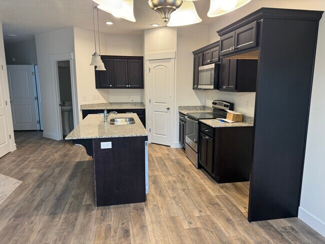 Building Photo - 4022 W Big Horn Dr