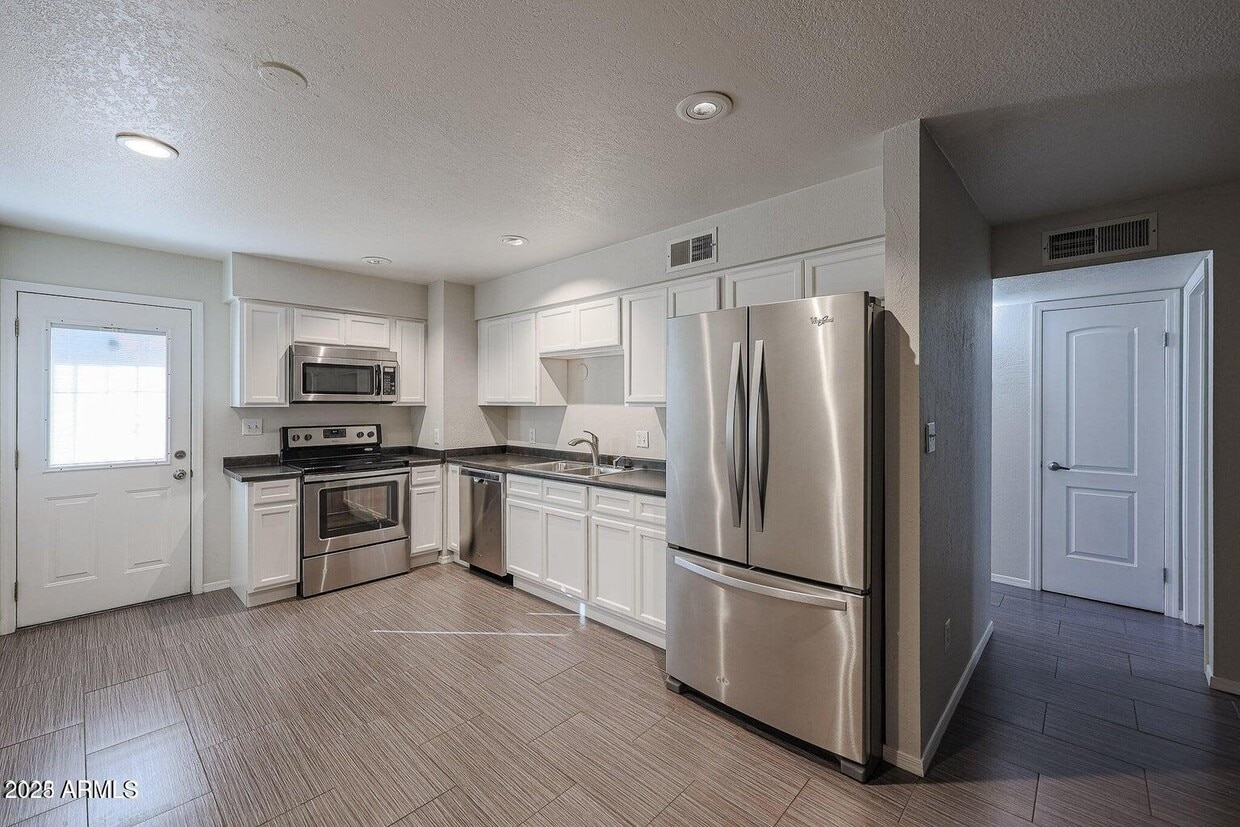 Foto principal - 6819 N 12th St