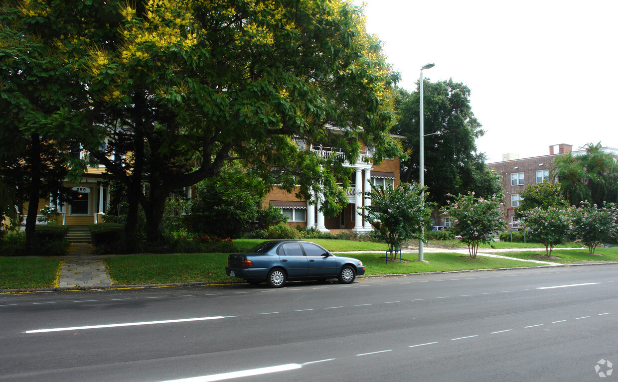 Building Photo - The Colton Apartments