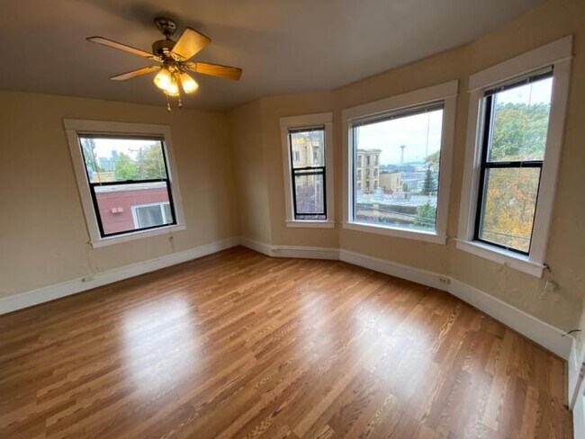 Building Photo - 1 bedroom in Seattle WA 98102