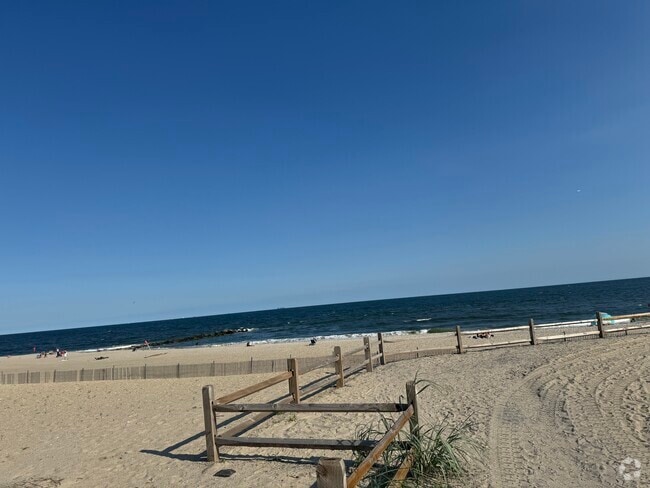 Building Photo - 518 Beach 126th St