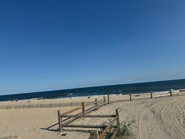 Building Photo - 518 Beach 126th St