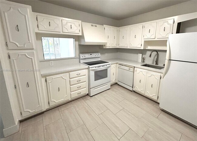 Foto del edificio - 2851 NE 183rd St