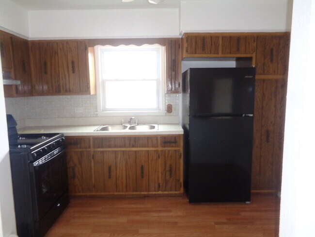 Building Photo - 6151 Marshall Ave