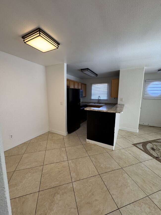 Foto del edificio - 2 Bed, 1 3/4 Bath Condo