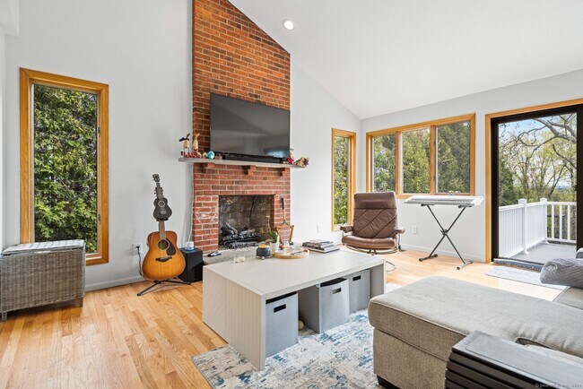 Building Photo - 39 Brightwood Ln