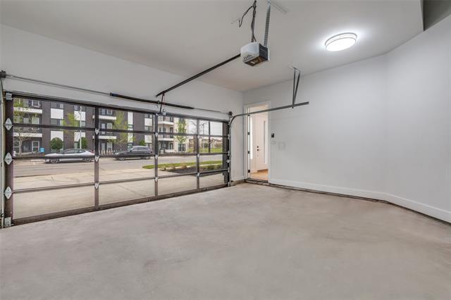 Foto del edificio - 2714 N Carroll Ave