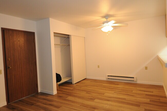 Foto del edificio - 5313 Brody Dr