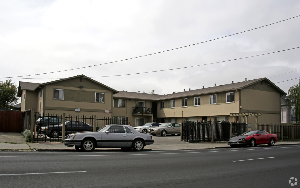 Primary Photo - 755 Alcatraz Ave