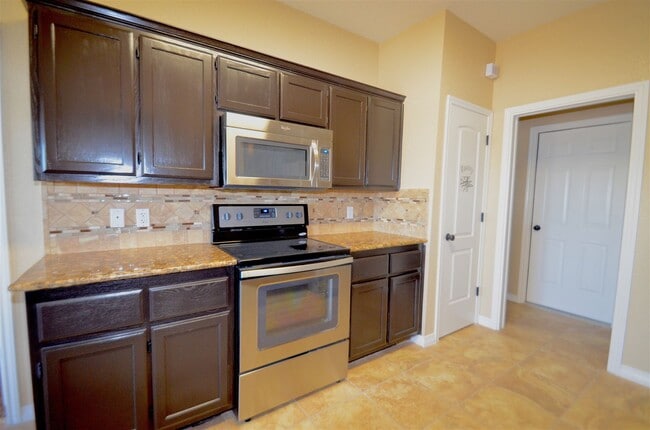 Building Photo - Home In Great Condition