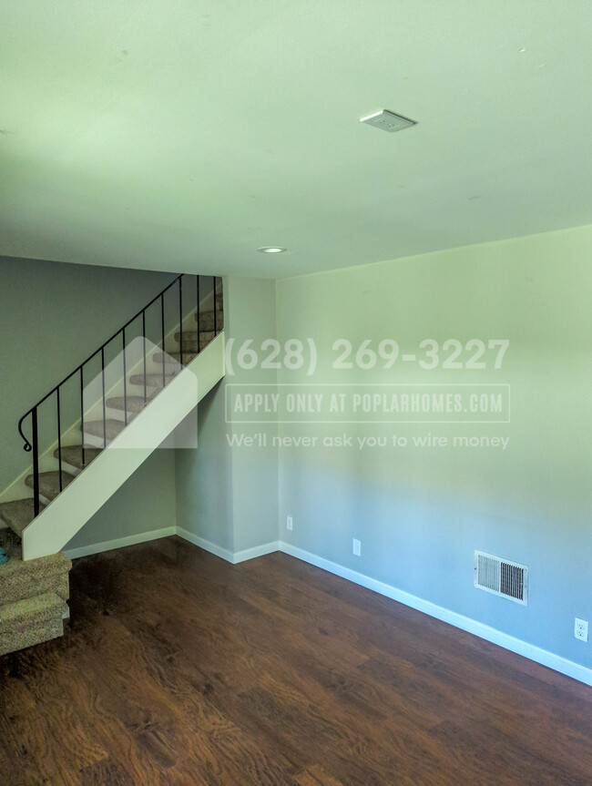Building Photo - 27864 Hummingbird Ct