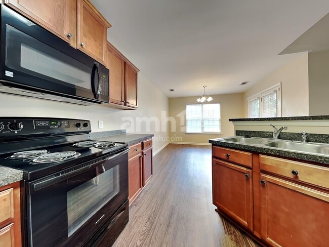 Foto del edificio - 107 Fontenot Dr